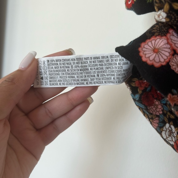 Forever21 Floral Short Sleeve Button Down Size L - Picture 5 of 7